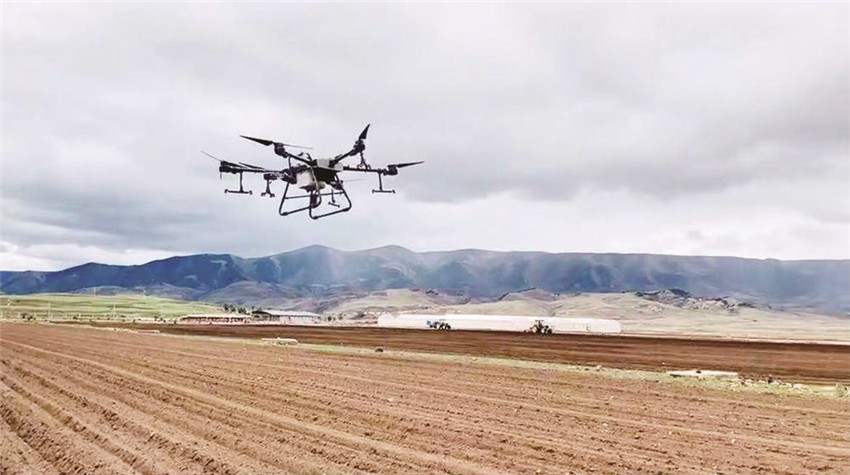 無(wú)人機(jī)施.jpg 無(wú)人機(jī)施.jpg