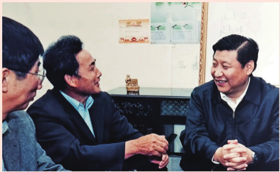 2003年4月24日，時任浙江省委書記習近平在浙江下姜村調研。