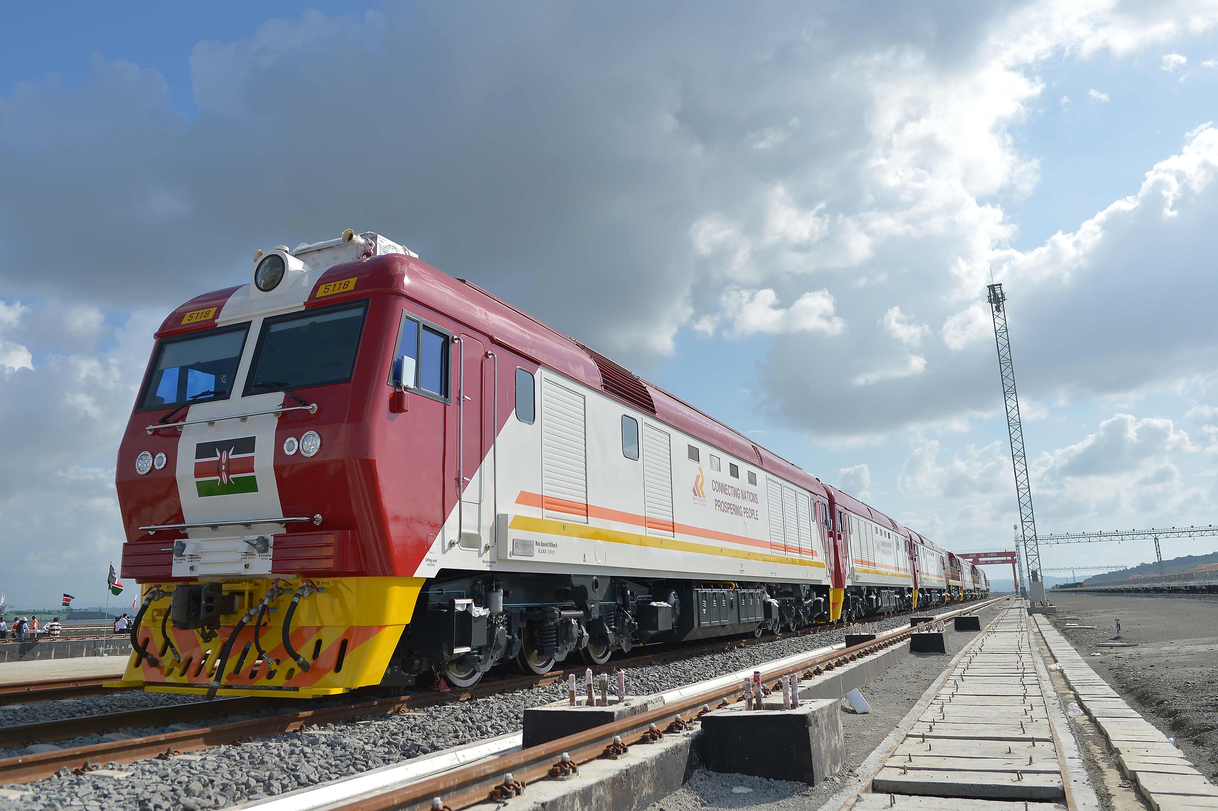 當(dāng)?shù)貢r(shí)間2017年5月30日，肯尼亞蒙巴薩，連接肯尼亞港口城市蒙巴薩和首都內(nèi)羅畢的蒙內(nèi)鐵路正式竣工通車(chē)。